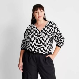 Women's Plus V-Neck Pullover Crop Sweater Black/White Geometric 3X